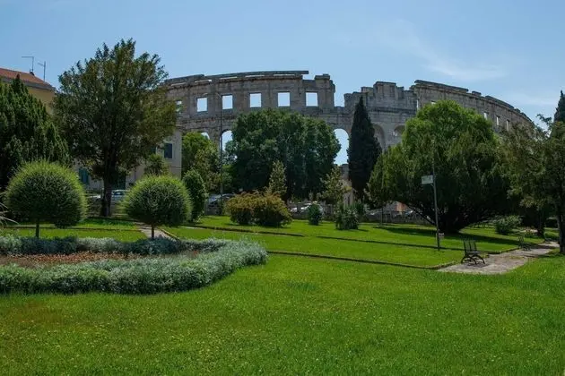 Apart Daire (Two Bedroom Apartment with Balcony)