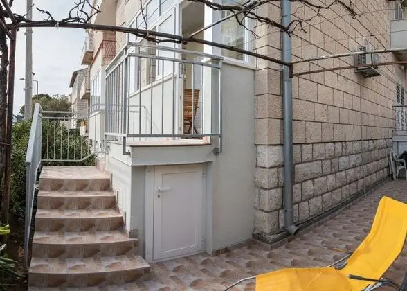 Stüdyo (Studio Apartment with Terrace)