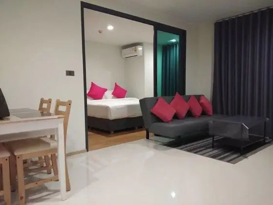 Deluxe One-Bedroom Condo