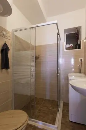 Stüdyo (Studio Apartment with Terrace)