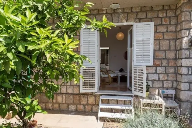 Stüdyo (Studio Apartment with Terrace)