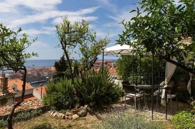 Stüdyo (Studio Apartment with Terrace)