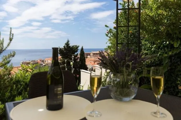 Stüdyo (Studio Apartment with Terrace)