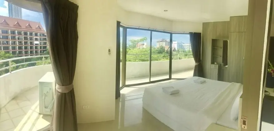 2 Bedrooms Apartment