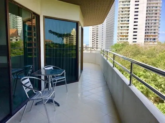 2 Bedrooms Apartment