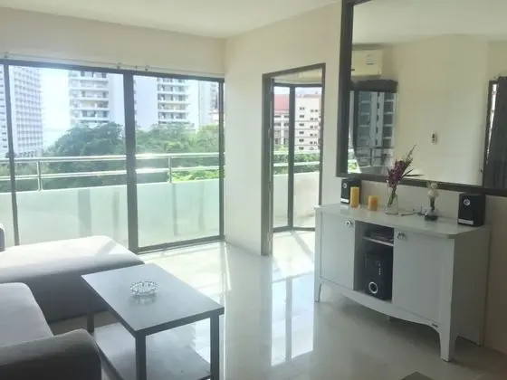2 Bedrooms Apartment