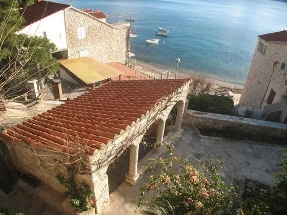 Apart Daire (Two-bedroom Apartment with Balcony an)