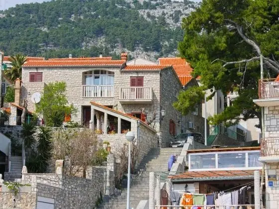 Apart Daire (Two-bedroom Apartment with Balcony an)