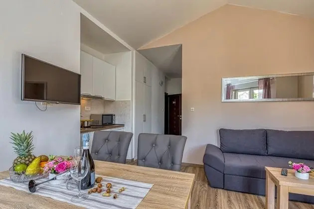 Family Apart Daire, 1 Çift Kişilik Yatak ve Çekyat, Bahçeli (Apartment Rafaela 220m from the beach)