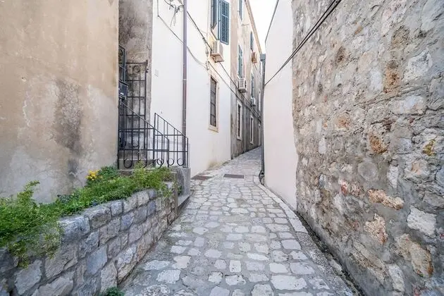 Apart Daire (One Bedroom Apartment with City View)