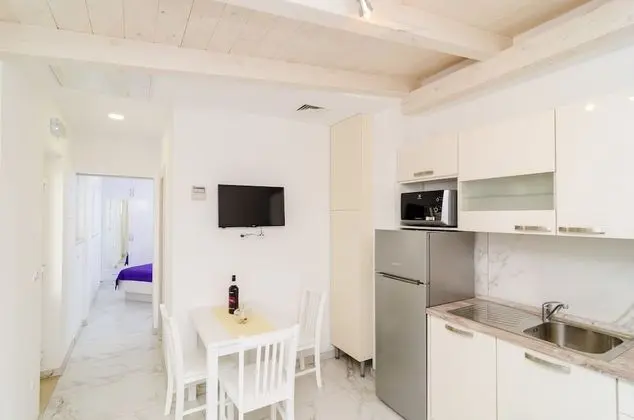 Stüdyo (Studio with Balcony and City View)