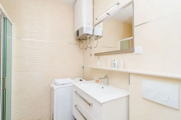 Stüdyo (Studio with Balcony and City View)