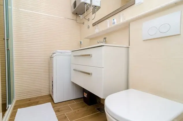 Stüdyo (Studio with Balcony and City View)