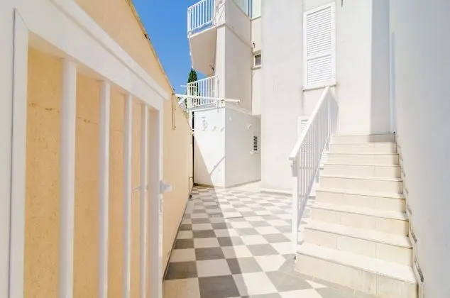 Stüdyo (Studio with Balcony and City View)