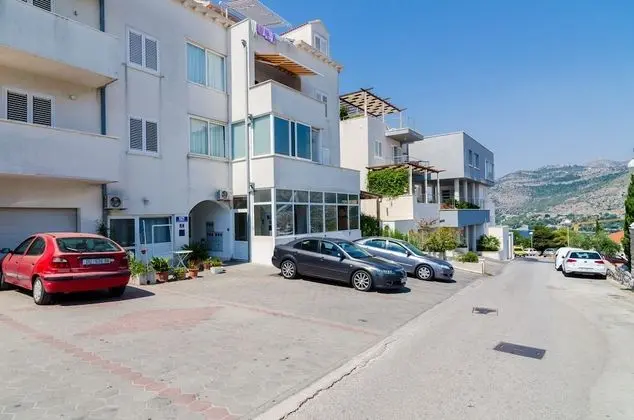 Stüdyo (Studio with Balcony and City View)
