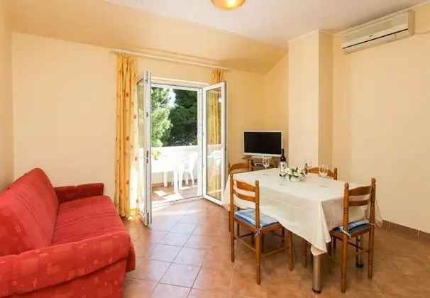 Apart Daire (One-Bedroom Apartment with Balcony)