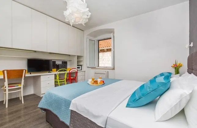 Comfort Tek Büyük Yataklı Oda
