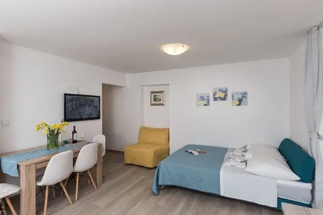 Stüdyo (Studio with Terrace and Garden View)