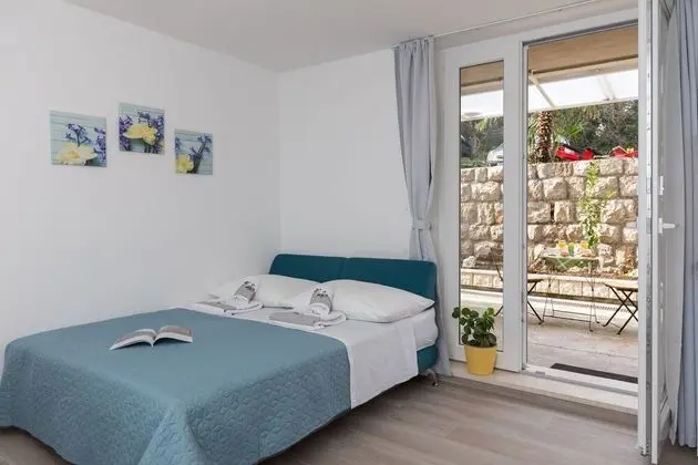 Stüdyo (Studio with Terrace and Garden View)