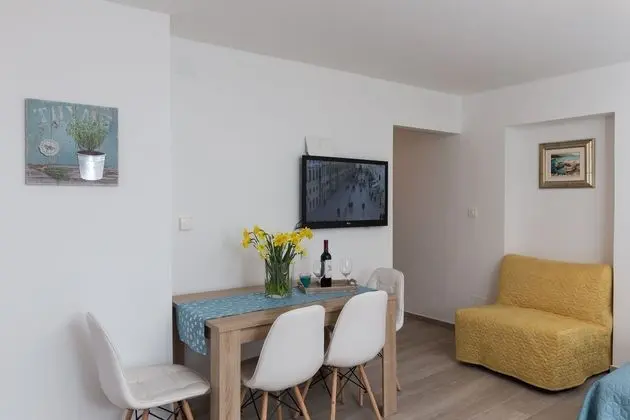 Stüdyo (Studio with Terrace and Garden View)