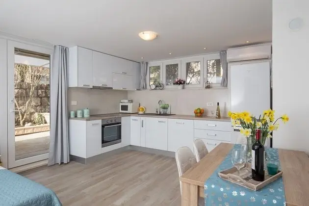 Stüdyo (Studio with Terrace and Garden View)