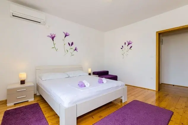 Üç Kişilik Oda (Triple Room with Balcony and Sea View)