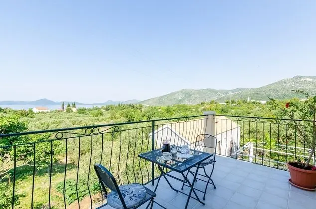 Üç Kişilik Oda (Triple Room with Balcony and Sea View)
