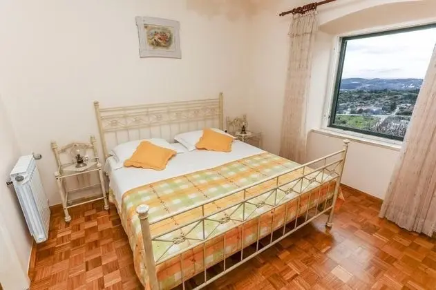 Tek Büyük Yataklı Oda (Comfort Double Room - Soba 4)