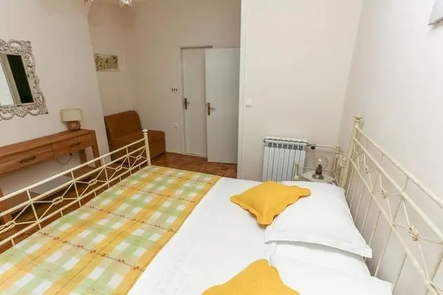 Tek Büyük Yataklı Oda (Comfort Double Room - Soba 4)
