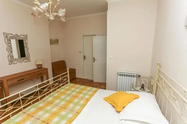 Tek Büyük Yataklı Oda (Comfort Double Room - Soba 4)