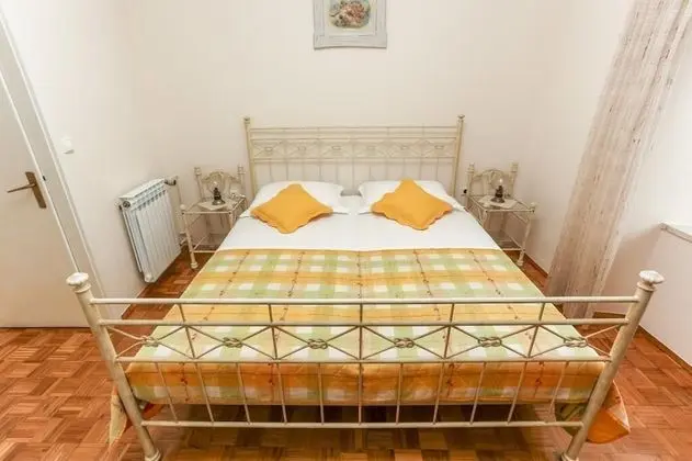 Tek Büyük Yataklı Oda (Comfort Double Room - Soba 4)