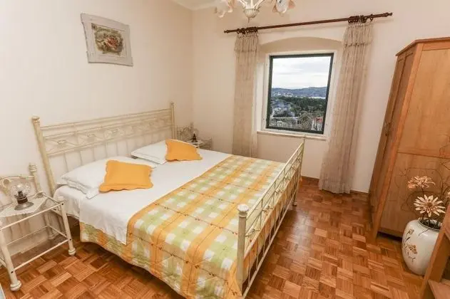 Tek Büyük Yataklı Oda (Comfort Double Room - Soba 4)