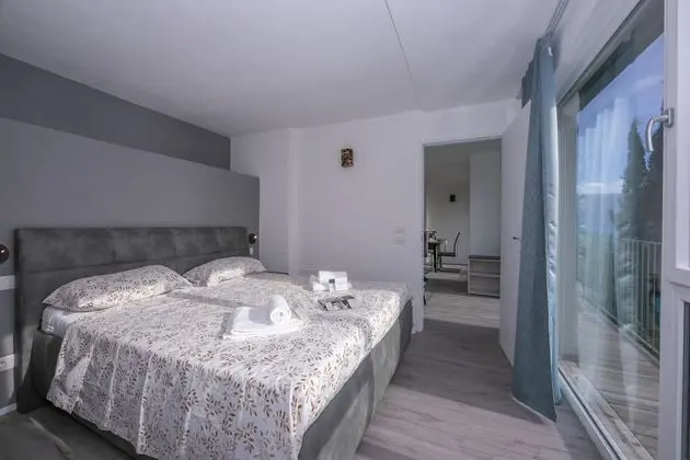Standard Apart Daire, Birden Çok Yatak, 2 Banyolu, Dağ Yamacı (Apartment Rustichel With Lake View)