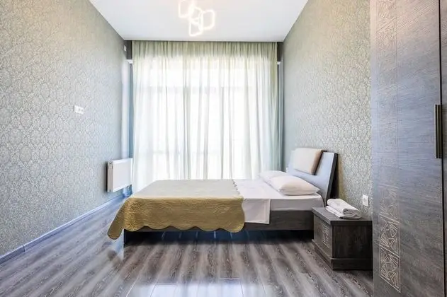 Apart Daire, 3 Yatak Odası (Saakadze Square)