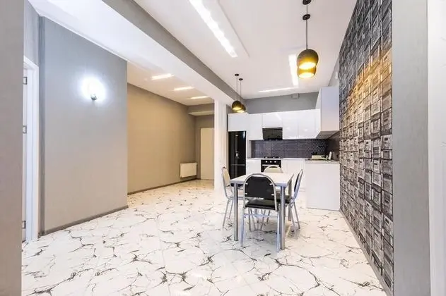 Apart Daire, 3 Yatak Odası (Saakadze Square)