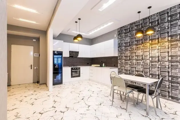 Apart Daire, 3 Yatak Odası (Saakadze Square)