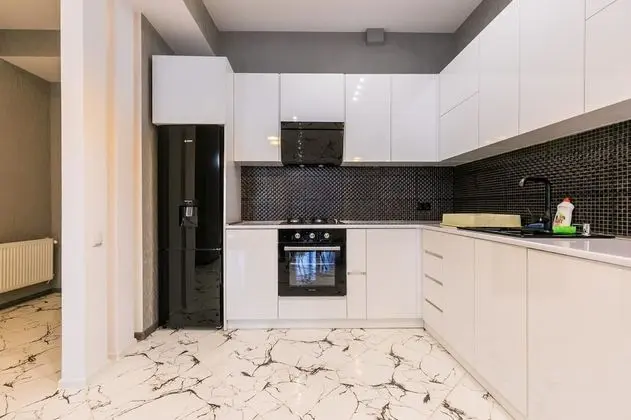 Apart Daire, 3 Yatak Odası (Saakadze Square)