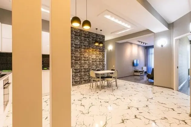 Apart Daire, 3 Yatak Odası (Saakadze Square)