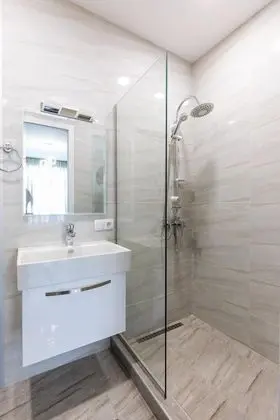 Apart Daire, 3 Yatak Odası (Saakadze Square)