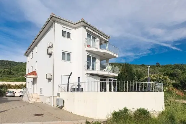 Apart Daire (Two Bedroom Apartment with Balcony an)