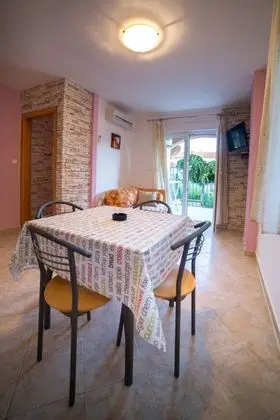 Apart Daire, Zemin Kat