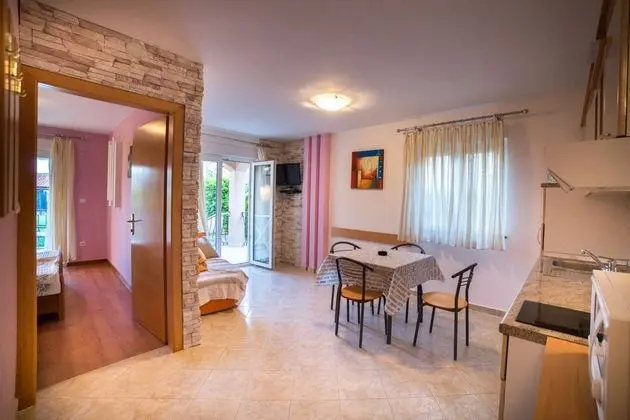 Apart Daire, Zemin Kat