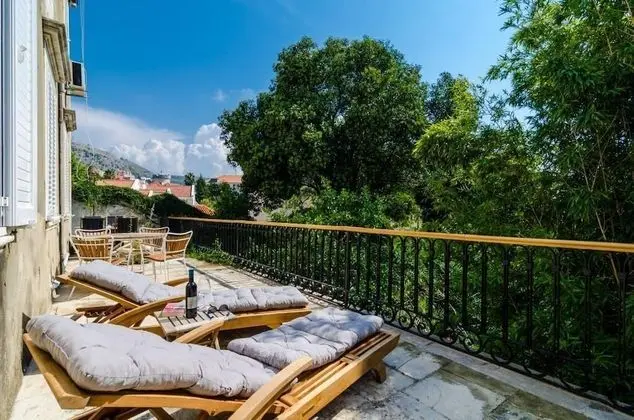 Apart Daire (Two Bedroom Apartment with Terrace an)