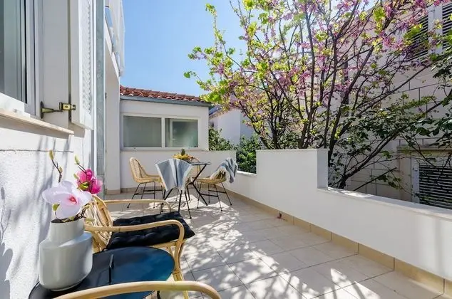 Apart Daire (Triplex Three-Bedroom Apartment with )