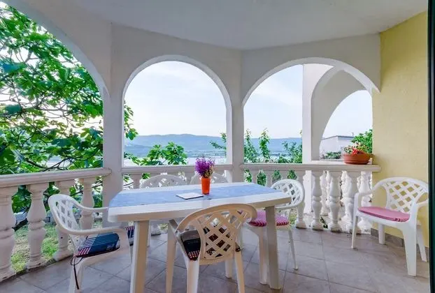 Apart Daire (Three-Bedroom Apartment with Pool)