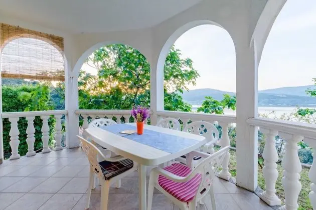 Apart Daire (Three-Bedroom Apartment with Pool)