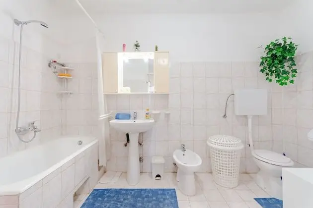 Apart Daire (Three-Bedroom Apartment with Pool)