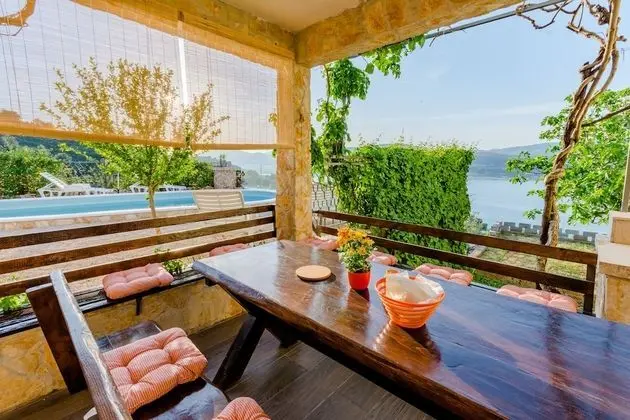 Apart Daire (Three-Bedroom Apartment with Pool)
