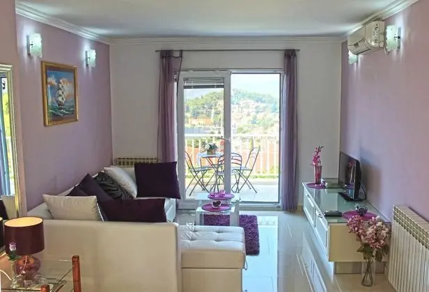 Apart Daire (Two-Bedroom Apartment with Balcony)