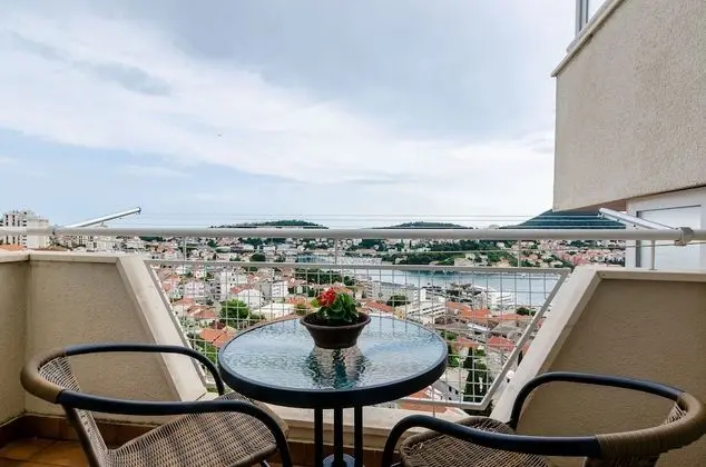 Apart Daire (One Bedroom Apartment with Balcony an)